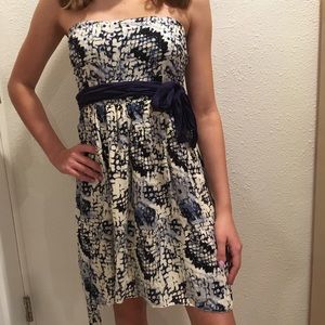 STRAPLESS FLOWY DRESS